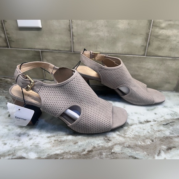 Liz Claiborne Womens Goldwin Heeled Sandals in Koala NEW size 8 - Picture 3 of 8